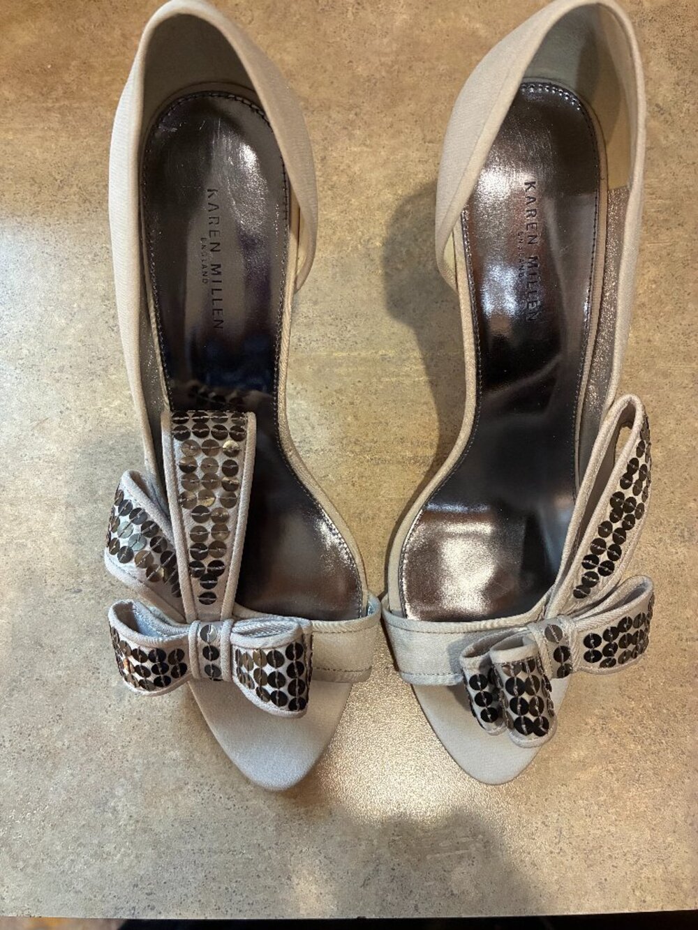 NEW!  KAREN MILLEN Taupe Sequin Bow Accent Open Toe Heels Sz EU39/8.5M